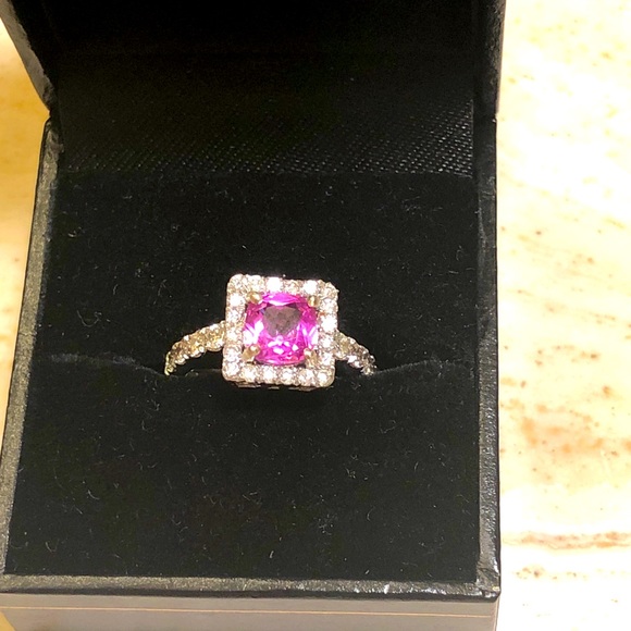 Natural pink sapphire & 14 white gold diamond rng - Picture 1 of 16